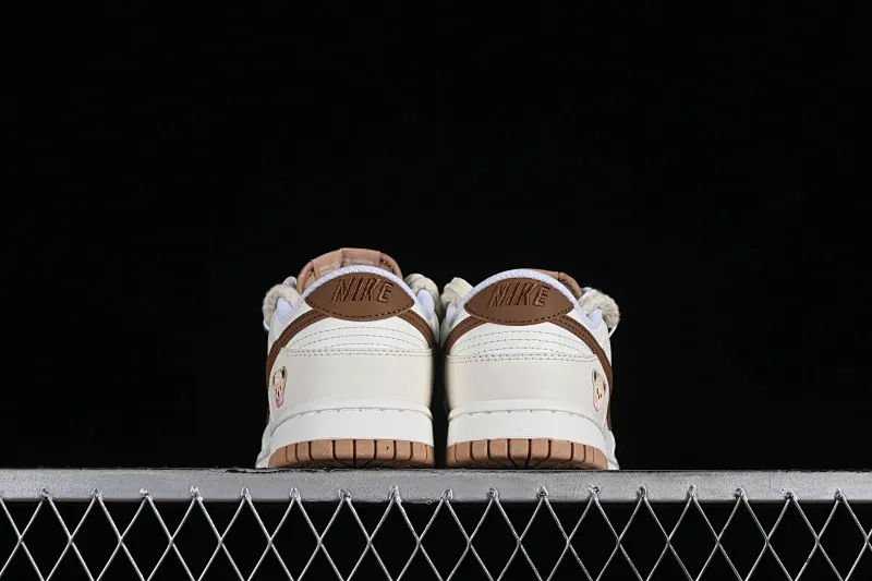 All Categories Nk SB Dunk Series Nk SB Dunk Low Low-top Sneakers Nk Dunk Low Next Nature "Hemp" Trick-or-treat Doll Soybean Milk Bear Maillard Simple and Versatile SB Strap Low-top Casual Sneakers DD1873-200